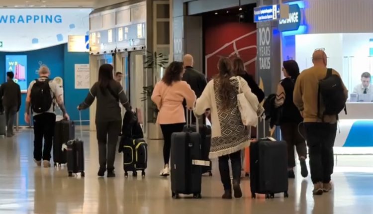 «Ακούστηκαν-μπαμ-μπουμ-και-σειρήνες,-φτιάξαμε-μια-βαλίτσα-και-φύγαμε»:-Τι-λένε-Έλληνες-που-επιστρέφουν-από-τη-Μέση-Ανατολή