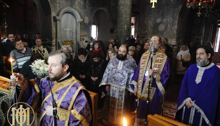 Η-τέλεση-της-Προηγιασμένης-Θείας-Λειτουργίας-στον-Βυζαντινό-Ιερό-Ναό-των-Αγίων-Δώδεκα-Αποστόλων