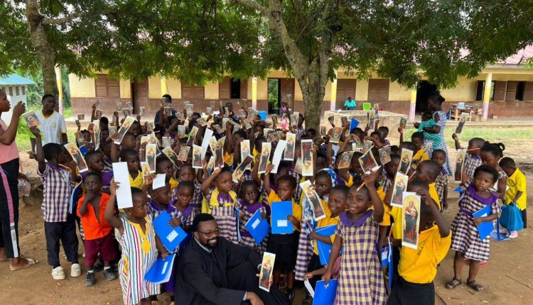 Η-Ιερά-Μητρόπολη-Άκκρας-συνεχίζει-να-ενισχύει-την-παιδεία-στη-Γκάνα