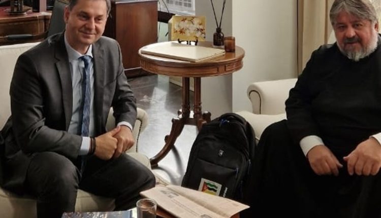 Συνάντηση-Μητροπολίτη-Ζάμπιας-με-τον-Υφυπουργό-Εξωτερικών-Χάρη-Θεοχάρη