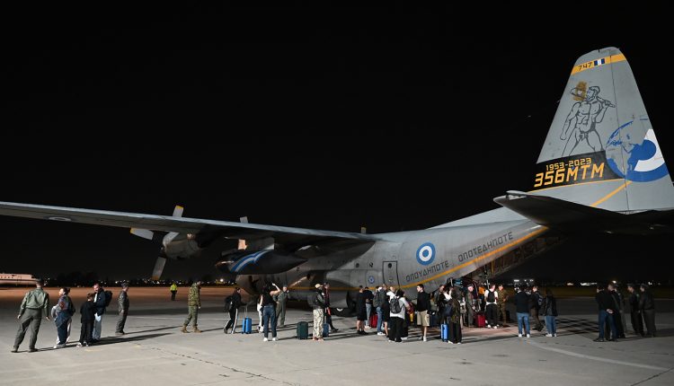 Συνεχίζεται-ο-επαναπατρισμός-Ελλήνων-από-τη-Μέση-Ανατολή-–-Δύο-πτήσεις-αναμένονται-σήμερα-από-το-Ομάν