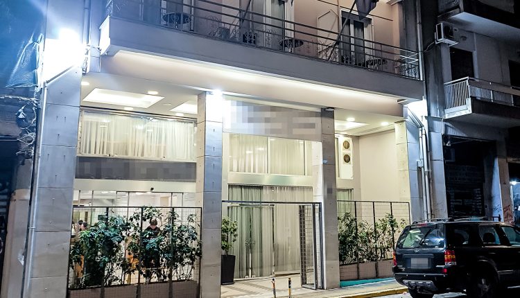 tραγωδία-στα-Εξάρχεια-με-νεκρό-15χρονο-από-τη-Γαλλία-–-Ερευνάται-το-πώς-ο-μαθητής-έπεσε-στο-κενό