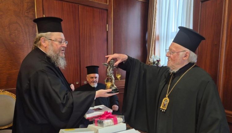 Ο-Μητροπολίτης-Ρούσσε-Ναούμ-στον-Οικουμενικό-Πατριάρχη