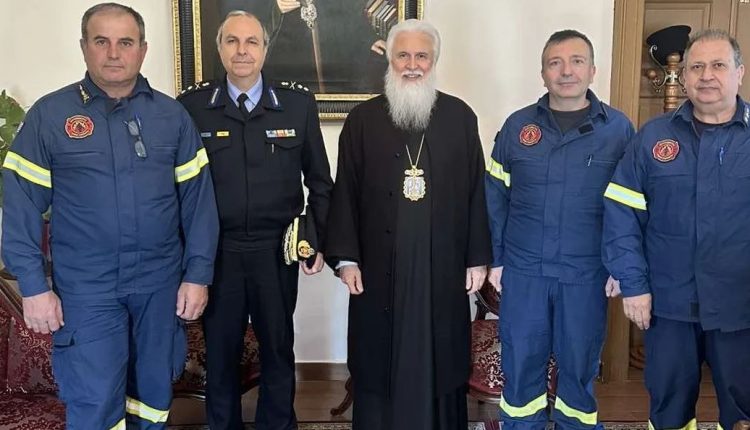 Επίσκεψη-Στρατηγού-Πυροσβεστικής-στον-Μητροπολίτη-Λήμνου