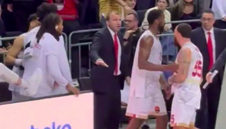 Τζέιμς-για-το-επεισόδιο-με-Οκόμπο:-«Ζητώ-δημόσια-συγγνώμη-από-τον-αδελφό-μου»