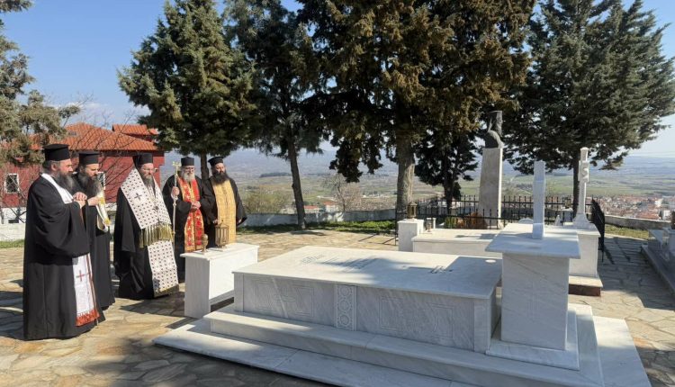 Τρισάγιο-στο-μνήμα-του-μακαριστού-Μητροπολίτη-Κιλκισίου-κυρού-Εμμανούλ