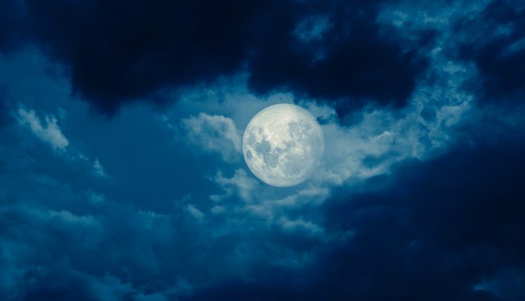 Ισχύει-ότι-η-πανσέληνος-επηρεάζει-τη-διάθεσή-μας;