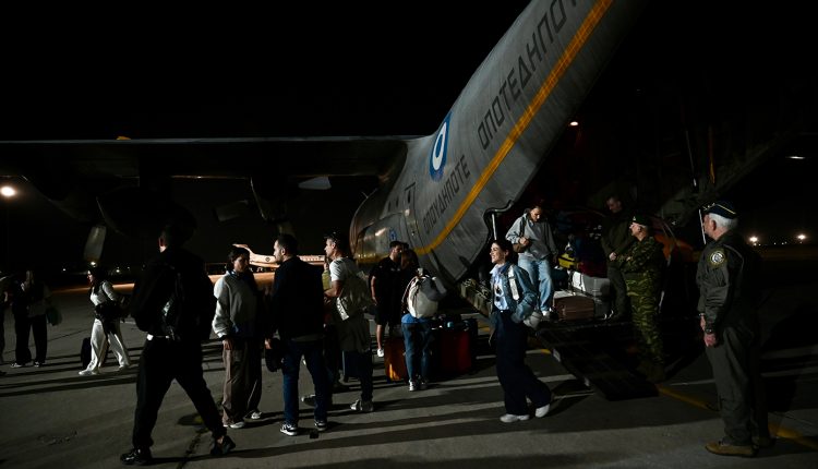 Νέοι-επαναπατρισμοί-Ελλήνων-από-τη-Μέση-Ανατολή-–-Οι-επιχειρήσεις-συνεχίζονται