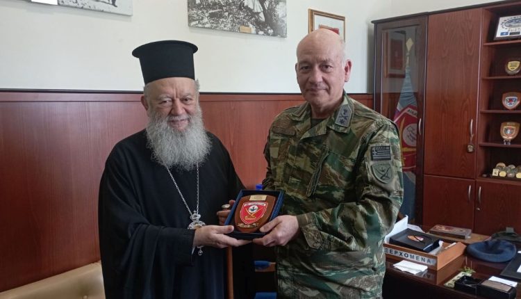 Εθιμοτυπικές-επισκέψεις-Μητροπολίτη-Χαλκίδος-σε-Σχολή-Πεζικού-και-Αστυνομική-Διεύθυνση-Ευβοίας