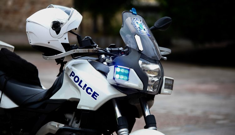Συνελήφθη-30χρονος-για-«σούζες»-με-μηχανή-σε-live-στα-social-media-–-Δεν-είχε-δίπλωμα