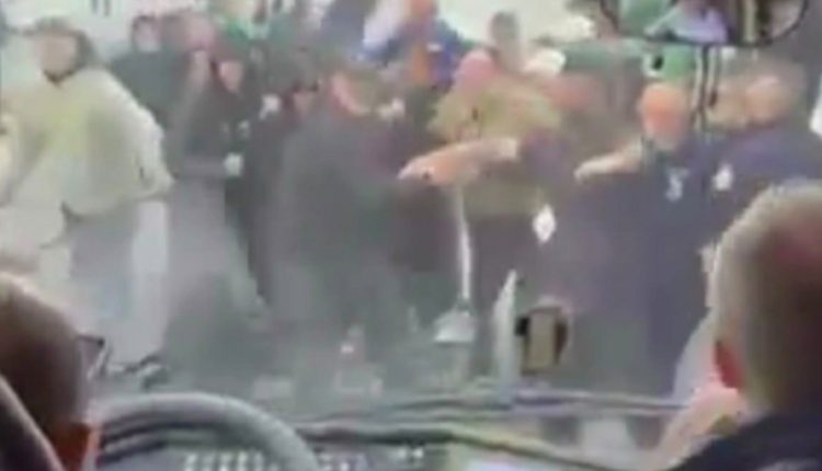 Ολυμπιακός:-Επίθεση-στο-πούλμαν-της-ομάδας-μπάσκετ-Γυναικών-από-οπαδούς-τους-Παναθηναϊκού-–-Βίντεο-και-φωτογραφίες