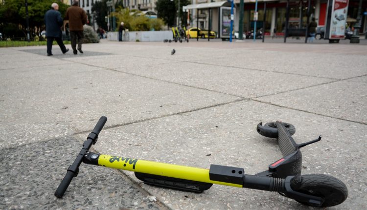 Ορεστιάδα:-10χρονος-έπεσε-με-το-ηλεκτρικό-πατίνι-πάνω-σε-αυτοκίνητο-–-Νοσηλεύεται-στη-ΜΕΘ