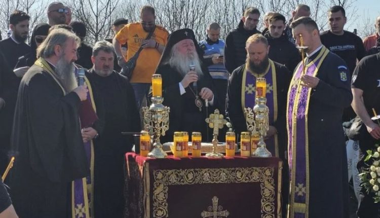 Τρισάγιο-στον-τόπο-όπου-έχασαν-τη-ζωή-τους-οι-7-φίλαθλοι-του-ΠΑΟΚ-στη-Ρουμανία