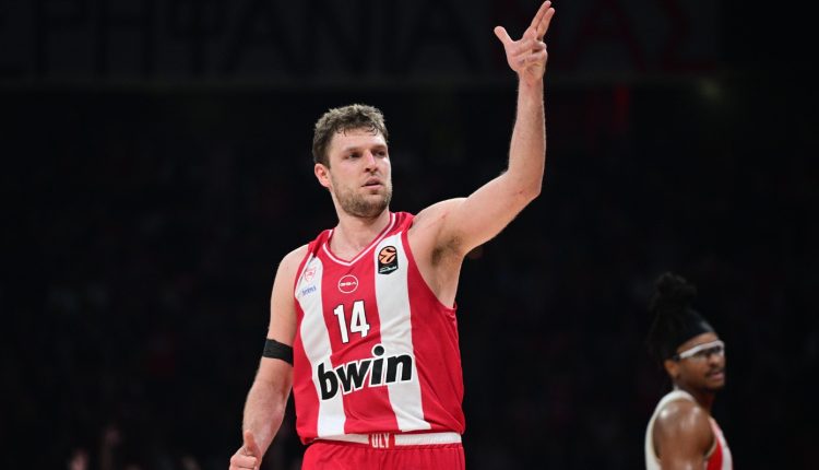 Ολυμπιακός:-Στη-Γαλλία-οι-Βεζένκοβ-και-Μόρις,-τι-γίνεται-με-τον-Γουόκαπ