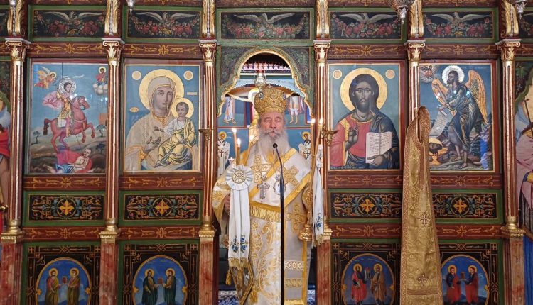 Ο-Μητροπολίτης-Εφραίμ-στον-Ιερό-ενοριακό-Ναό-του-Αγίου-Δημητρίου-Ύδρας