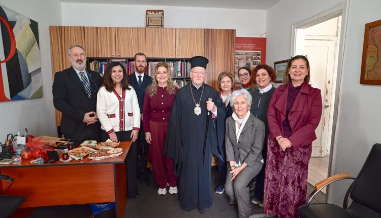 Ο-Οικουμενικός-Πατριάρχης-στο-περιοδικό-paros