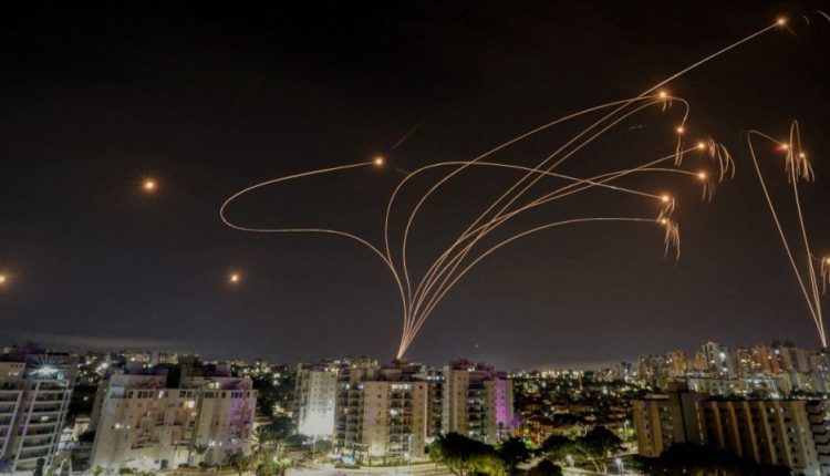 Ομοβροντία-ιρανικών-πυραύλων-κατά-του-Ισραήλ:-Νέα-ισραηλινά-πλήγματα-στο-Ιράν