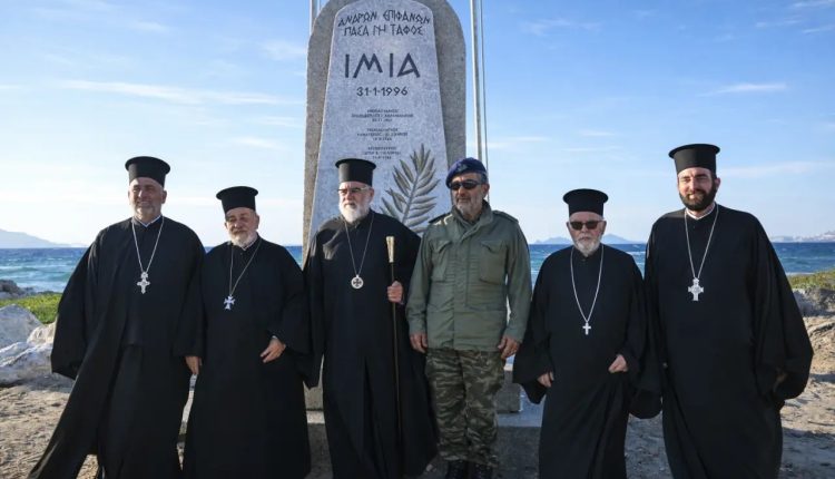 Επιμνημόσυνη-δέηση-στο-Ηρώο-των-Ιμίων-στο-Σκανδάρι-τέλεσε-ο-Μητροπολίτης-Κώου