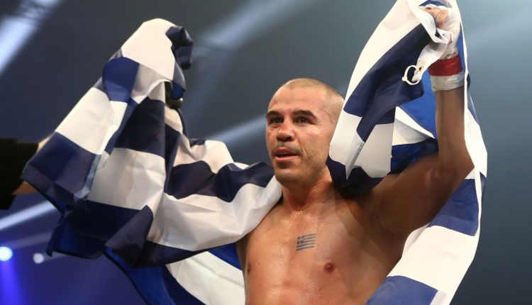 floyd-mayweather-vs-iron-mike-zambidis-στην-Αθήνα:-Ένας-αγώνας-που-γράφει-ιστορία-και-κανείς-δεν-περίμενε-να-δει-στην-Ελλάδα