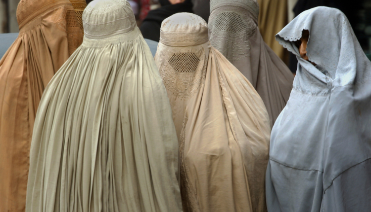 Η-Ελλάδα-εξετάζει-την-απαγόρευση-της-μπούρκας-–-Τί-ισχύει-στην-υπόλοιπη-Ευρώπη