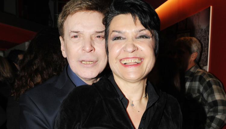 Όταν-ο-Γιώργος-Μαρίνος-έδειρε-έναν-άντρα-επειδή-έβαλε-μια-γαρδένια-στο-φουστάνι-της-Μπαλανίκα