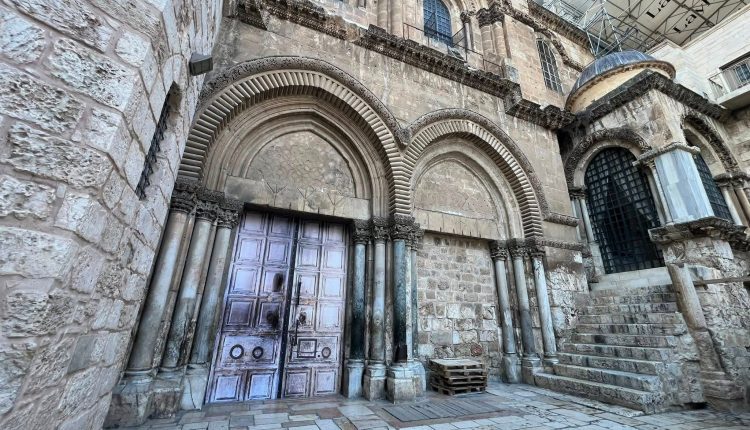 Το-μήνυμα-των-Αγιοταφιτών-από-τη-φλεγόμενη-Μέση-Ανατολή