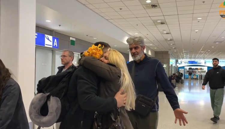 Η-αγωνία-μιας-ελληνίδας-μάνας-που-ο-γιος-της-ήταν-στο-Ντουμπάι-–-«Έχασα-τη-γη-κάτω-από-τα-πόδια»-–-Δείτε-το-βίντεο