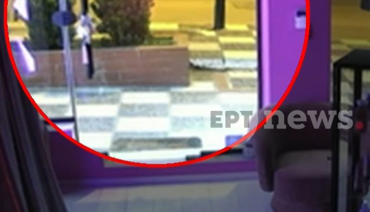 Βίντεο-από-τη-φονική-παράσυρση-στη-Θεσσαλονίκη:-Η-στιγμή-που-το-ΙΧ.-παρασύρει-με-ιλιγγιώδη-ταχύτητα-τον-25χρονο