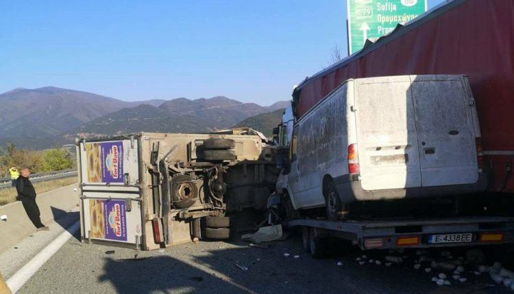 Τροχαίο-στην-Εγνατία-Οδό-στο-ύψος-των-Λουτρών-Σιδηροκάστρου-–-Νταλίκα-συγκρούστηκε-με-όχημα-της-οδικής-βοήθειας