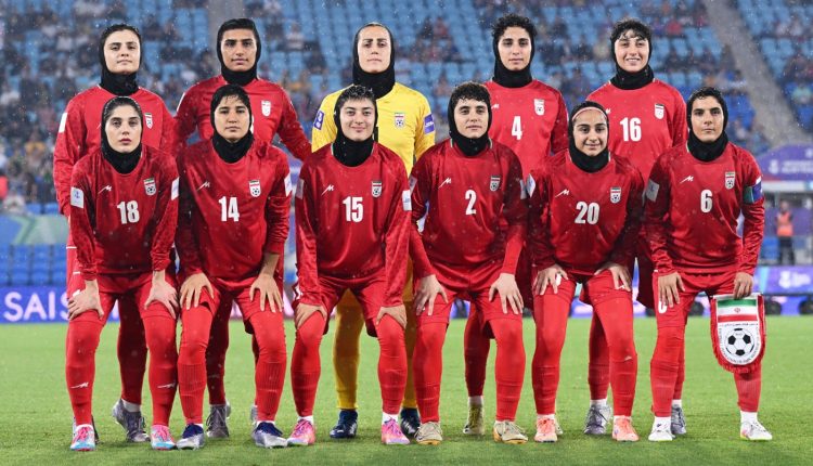 Το-θρίλερ-της-εθνικής-Ιράν:-Από-την-άρνηση-στον-ύμνο-και-τις-απειλές,-στην-απόδραση-παικτριών-και-το-άσυλο-στην-Αυστραλία