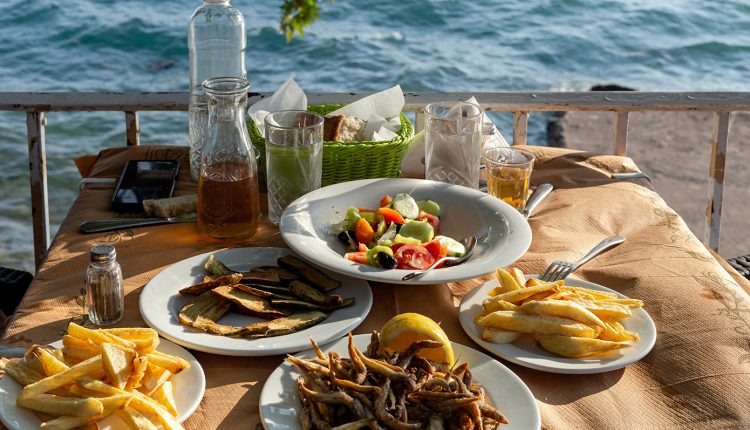 Συνάντηση-φορέων-για-την-υπογραφή-συλλογικών-συμάσεων-στον-επισιτισμό,-τουρισμό-και-αρτοποιία