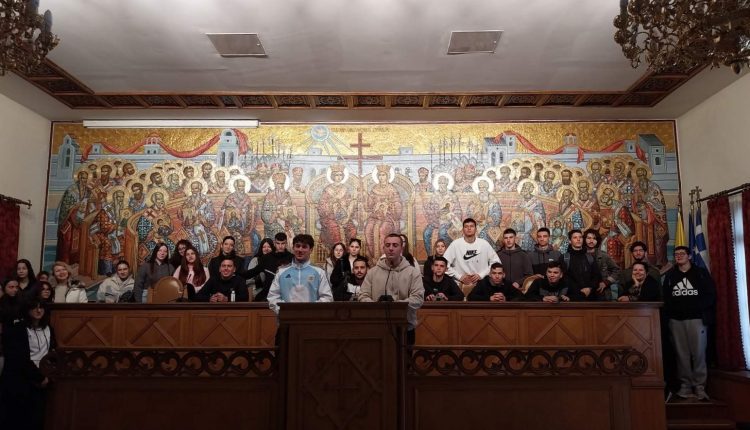 Μαθητές-και-μαθήτριες-του-1ου-ΓΕΛ-Χαϊδαρίου-στο-Διορθόδοξο-Κέντρο-της-Εκκλησίας-της-Ελλάδος