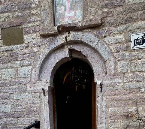 Ζημιές-από-τον-σεισμό-υπέστη-η-Μονή-Παναγίας-“Σπηλιάς”-στα-Άγραφα