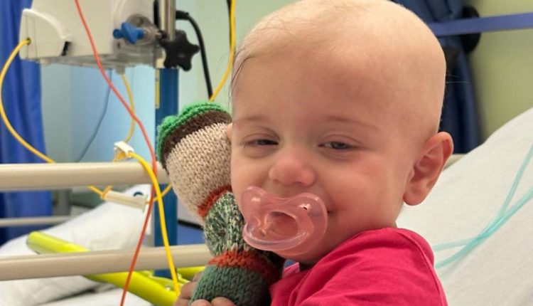 Μάχη-για-τη-ζωή-της-δίνει-η-μόλις-13-μηνών-Μαρία-Χριστίνα-που-έχει-διαγνωστεί-με-επιθετικό-καρκίνο