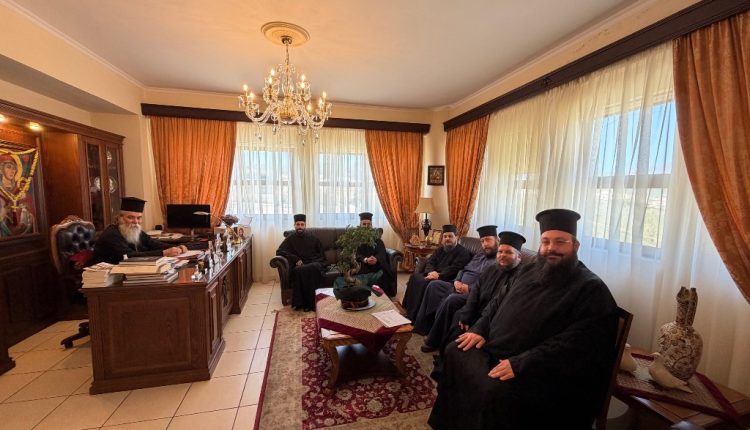 Συνάντηση-Μητροπολίτη-Κισάμου-με-κληρικούς-υποψηφίους-σπουδαστές-της-ΣΜΥΚ.