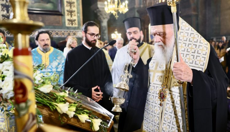 Αρχιεπίσκοπος-Ιερώνυμος:-«Αφήστε-το-“Χαίρε”-να-γίνει-χαρά-που-μεταμορφώνει-τον-κόσμο»-–-Μαθητές/τριες-έψαλλαν-τους-Χαιρετισμούς-στη-Θεσσαλονίκη-(ΒΙΝΤΕΟ-–-ΦΩΤΟ)