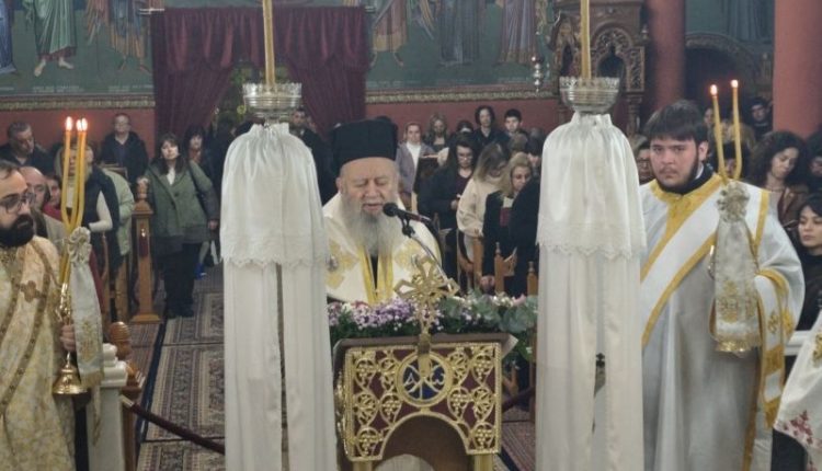 Στον-Ιερό-Ναό-Αγίων-Αναργύρων-Χαλκίδος-για-τη-Γ΄-Στάση-των-Χαιρετισμών-ο-Μητροπολίτης-Χρυσόστομος