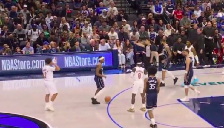Τρέλα-στο-nba:-Οι-διαιτητές-έδωσαν-τη-μπάλα-σε-λάθος-ομάδα-και-αυτή-επιτέθηκε-στο-λάθος-καλάθι