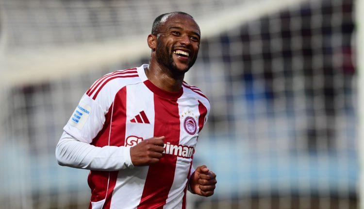 Ελ-Κααμπί:-Πάντα-στον-Ολυμπιακό-η-καρδιά-μου,-θα-είμαι-εδώ-για-να-βάλω-πολλά-γκολ-ακόμη