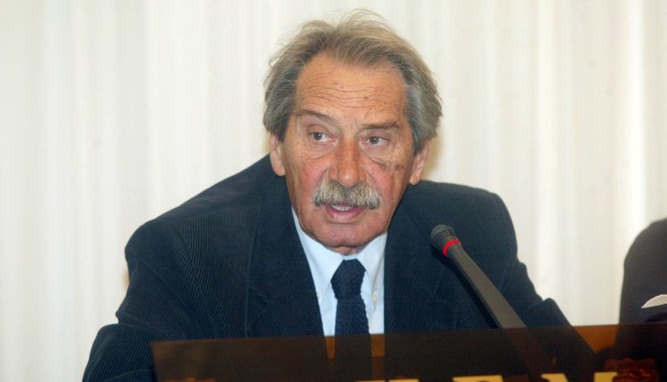 Πέθανε-ο-δημοσιογράφος-Αντώνης-Κούρτης-σε-ηλικία-92-ετών-–-Είχε-διατελέσει-κυβερνητικός-εκπρόσωπος-επί-Ανδρέα-Παπανδρέου