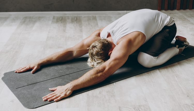 12-ασκήσεις-για-να-μην-καμπουριάζετε-και-να-δείχνετε-ψηλότεροι