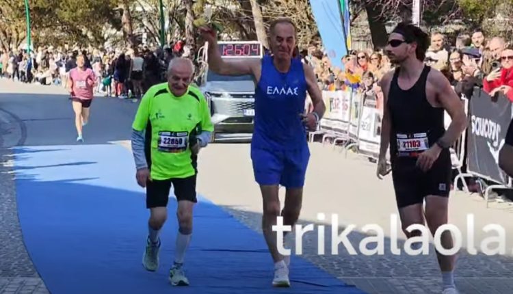 Αποθέωση-για-τον-90χρονο-δρομέα-στα-Τρίκαλα-–-Τερμάτισε-για-μια-ακόμα-χρονιά-στον-ημιμαραθώνιο