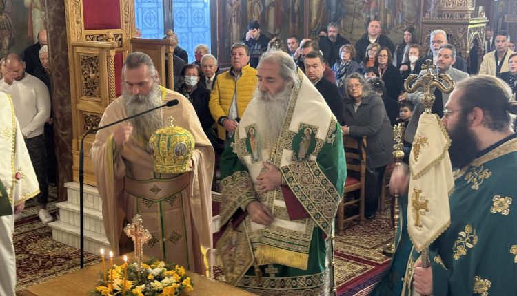 Η-Κυριακή-της-Σταυροπροσκυνήσεως-στην-Ιερά-Μητρόπολη-Πειραιώς