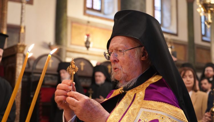 Η-Κυριακή-της-Σταυροπροσκυνήσεως-στο-Οικουμενικό-Πατριαρχείο