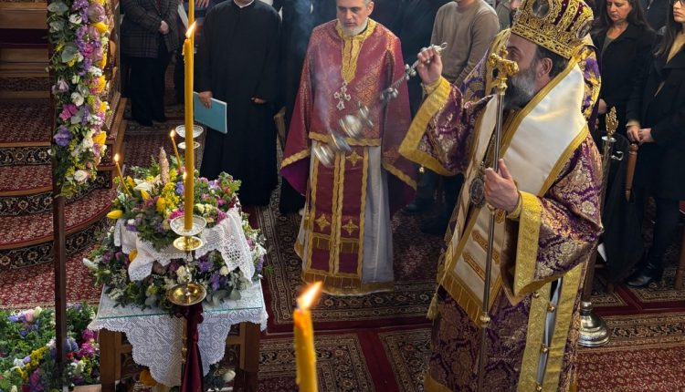 Η-Κυριακή-της-Σταυροπροσκυνήσεως-στη-Σαντορίνη