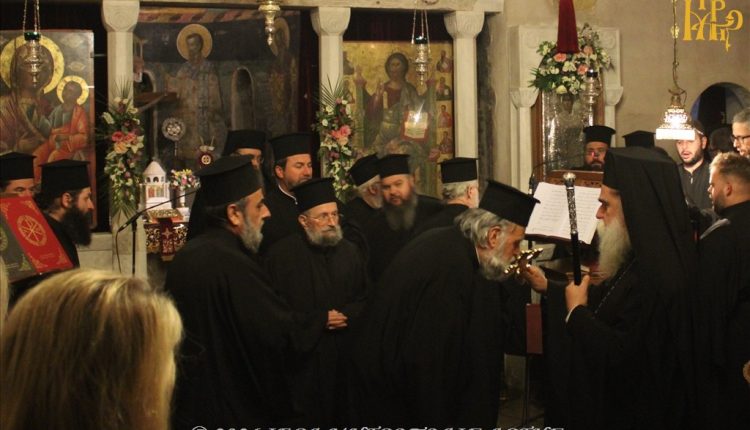 Άρτης-Καλλίνικος:-“Με-τον-Σταυρό-πορευόμαστε-προς-την-Ανάσταση”