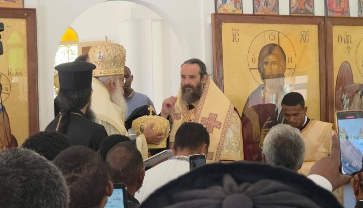 Η-ενθρόνιση-του-νέου-Επισκόπου-Μαντζούγκας-και-Βορείου-Μαδαγασκάρης-Νήφωνος