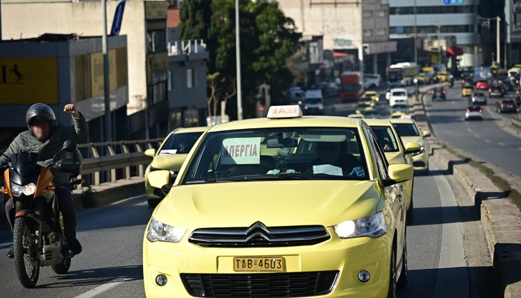Σε-συνεχόμενες-24ωρες-απεργίες-προχωρούν-από-αύριο-Τρίτη-οι-ιδιοκτήτες-ταξί-στην-Αττική