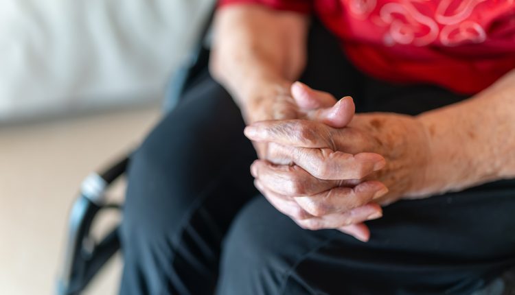 Πλαστικά-μπουκάλια-μετατρέπονται-σε-φάρμακο-για-τη-νόσο-του-Πάρκινσον