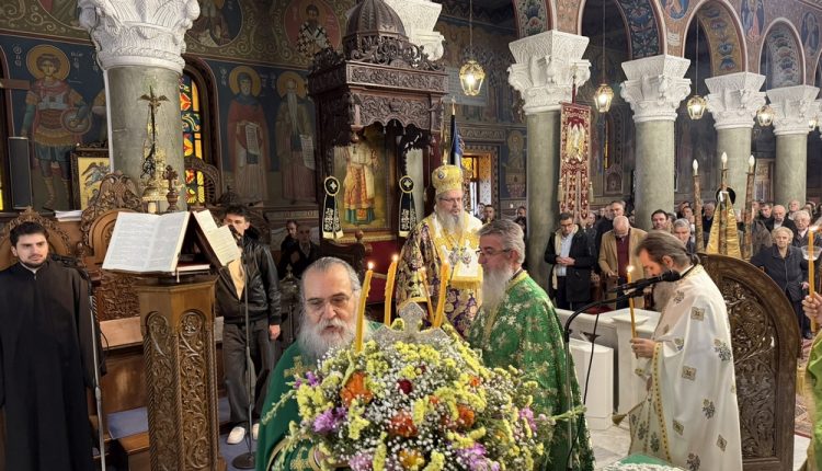 Η-Κυριακή-της-Σταυροπροσκυνήσεως-στη-Λάρισα